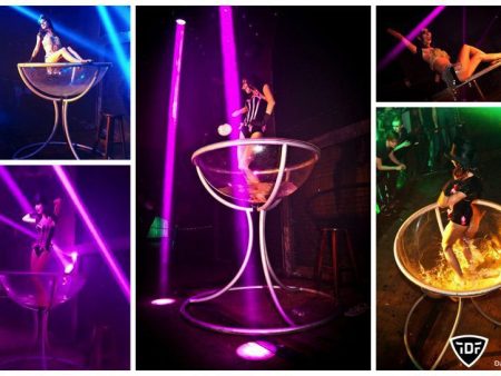 Betover uw gasten met de sensuele Champagne Glas Burlesque Act! Dans, glamour, en champagne voor een onvergetelijke burlesque avond. 🍾