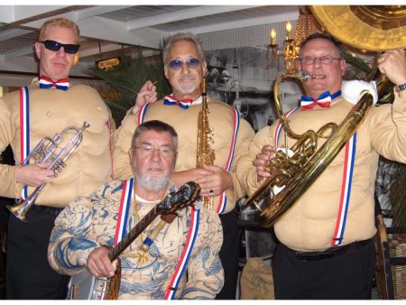 Boek het Bodybuilders Dixieland Looporkest voor een onvergetelijk evenement. Breed repertoire, flexibele bezetting. Swingend of ontspannen, het perfecte geluid voor uw feest!