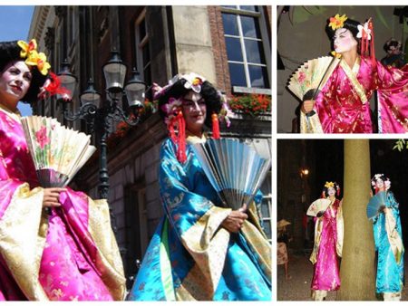 Ervaar betoverende Geisha's Steltenlopers: Japanse elegantie in zijden kimono's. Perfect voor oosterse feesten. Boek nu uniek en flexibel entertainment!